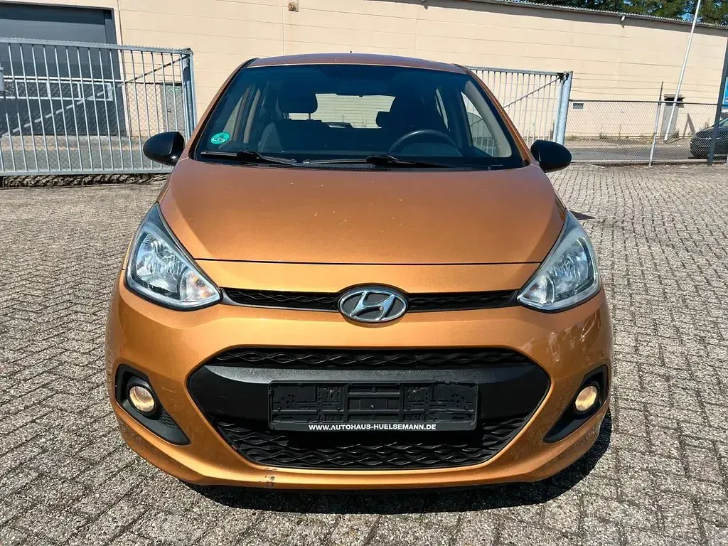 Gebraucht Hyundai i10 Classic 67 PS (49 kW) 2016 Gold Kleinwagen