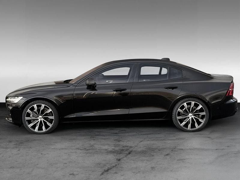 Gebraucht Volvo S60 Ultimate 250 PS (183 kW) 2023 Onyx black (metallic) Limousine