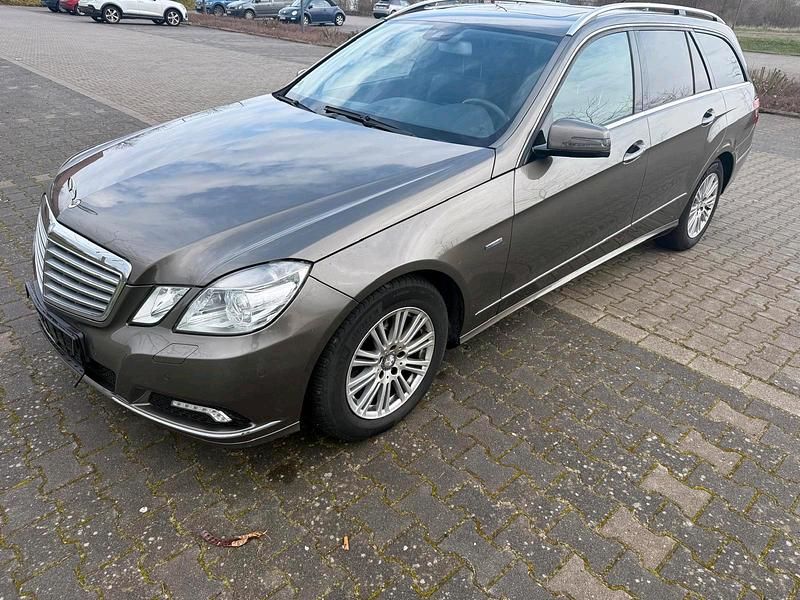 Gebraucht Mercedes E350 Elegance 292 PS (214 kW) 2010 Grau Kombi