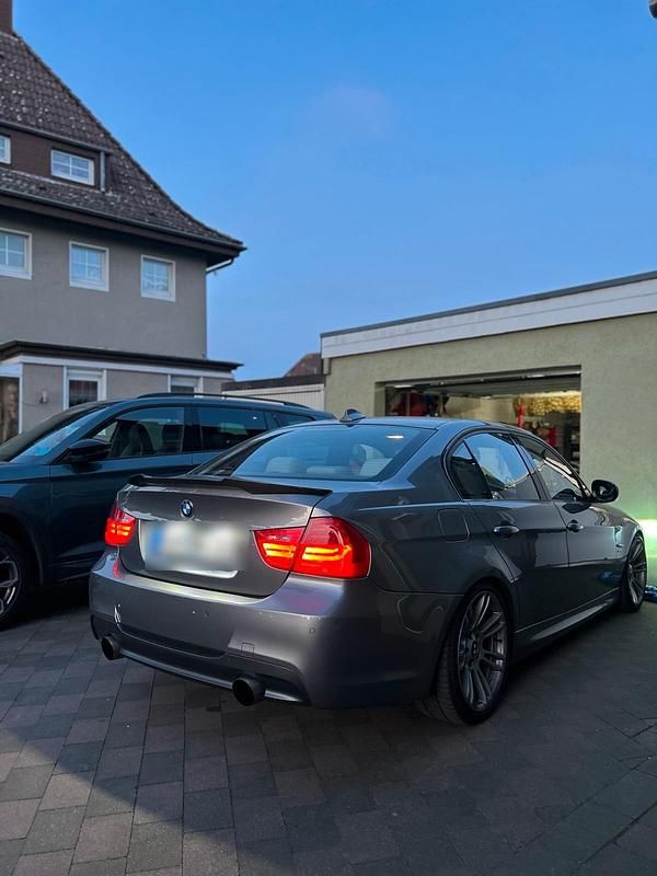Silber Gebraucht 2009 BMW 335 M Sport Limousine | 15.800 € (Fairer Preis) - Bild 1/4