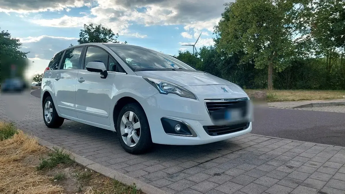 Gebraucht Peugeot 5008 Active 120 PS (88 kW) 2016 Weiß Van / Kleinbus