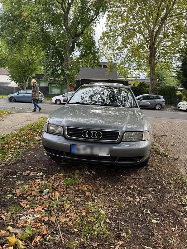 Grau Gebraucht 1998 Audi A4 Limousine | 1.700 € - Bild 1/4