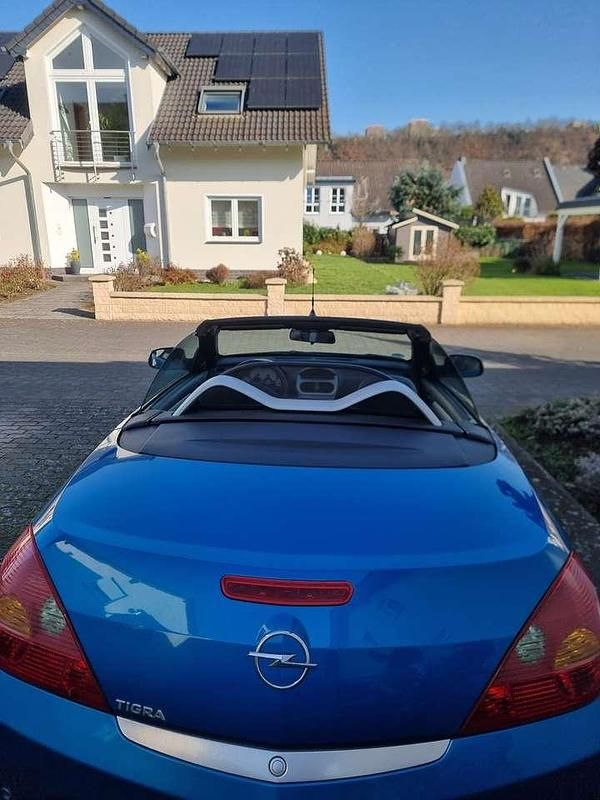 Gebraucht Opel Tigra Edition 90 PS (66 kW) 2008 Blau Cabrio