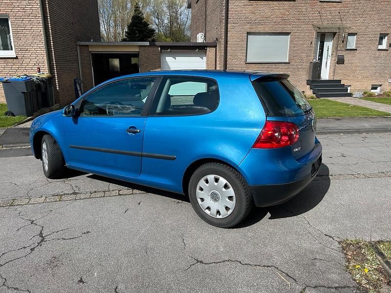 Gebraucht VW Golf V 2004 Blau Kleinwagen