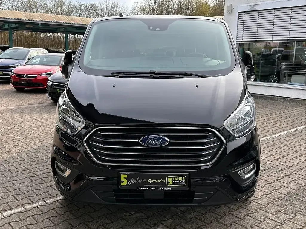 Gebraucht Ford Tourneo Titanium 150 PS (110 kW) 2022 Obsidianschwarz metallic Van / Kleinbus