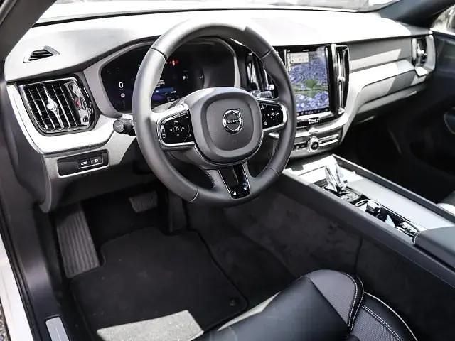 Gebraucht Volvo XC60 Plus 455 PS (334 kW) 2023 Crystal white / metallic SUV