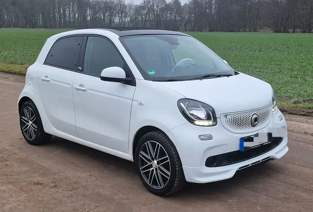 Używany Smart ForFour Brabus 90 KM (66 kW) 2019 Biały Hatchback