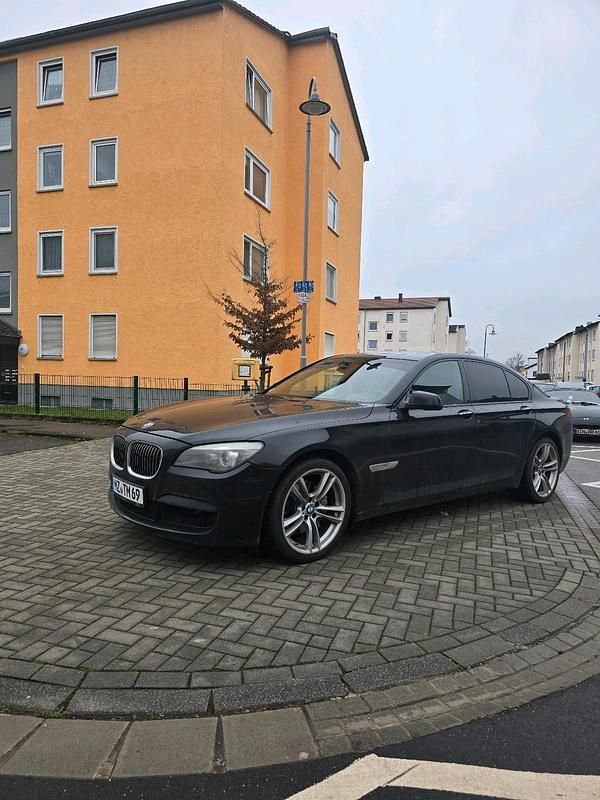 Schwarz Gebraucht 2012 BMW 730 M Sport Limousine | 12.000 € (Fairer Preis) - Bild 1/4