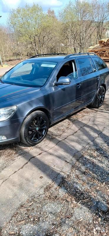Gebraucht Skoda Octavia 122 PS (89 kW) 2012 Grau Kombi