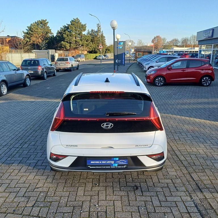 Gebraucht Hyundai Bayon Trend 101 PS (74 kW) 2024 Weiß SUV