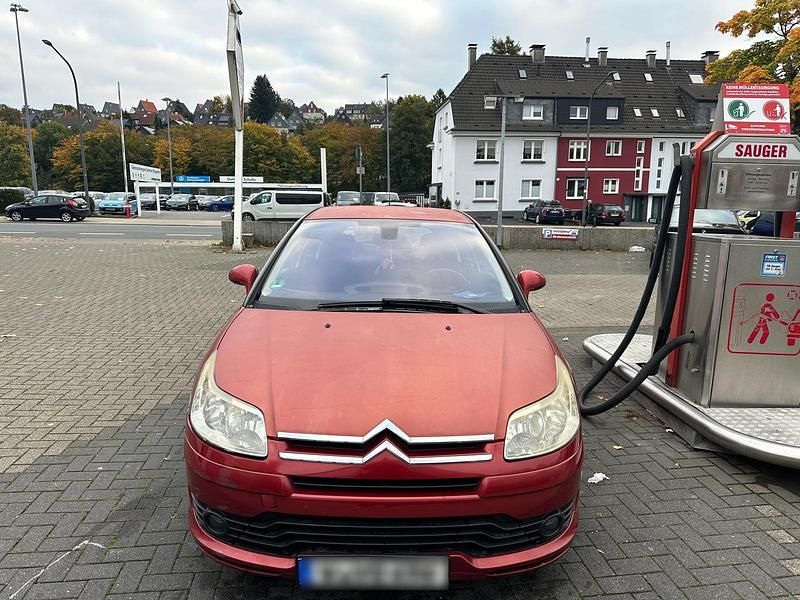 Rot Gebraucht 2006 Citroën C4 Kleinwagen | 1.990 € (Fairer Preis) - Bild 1/4