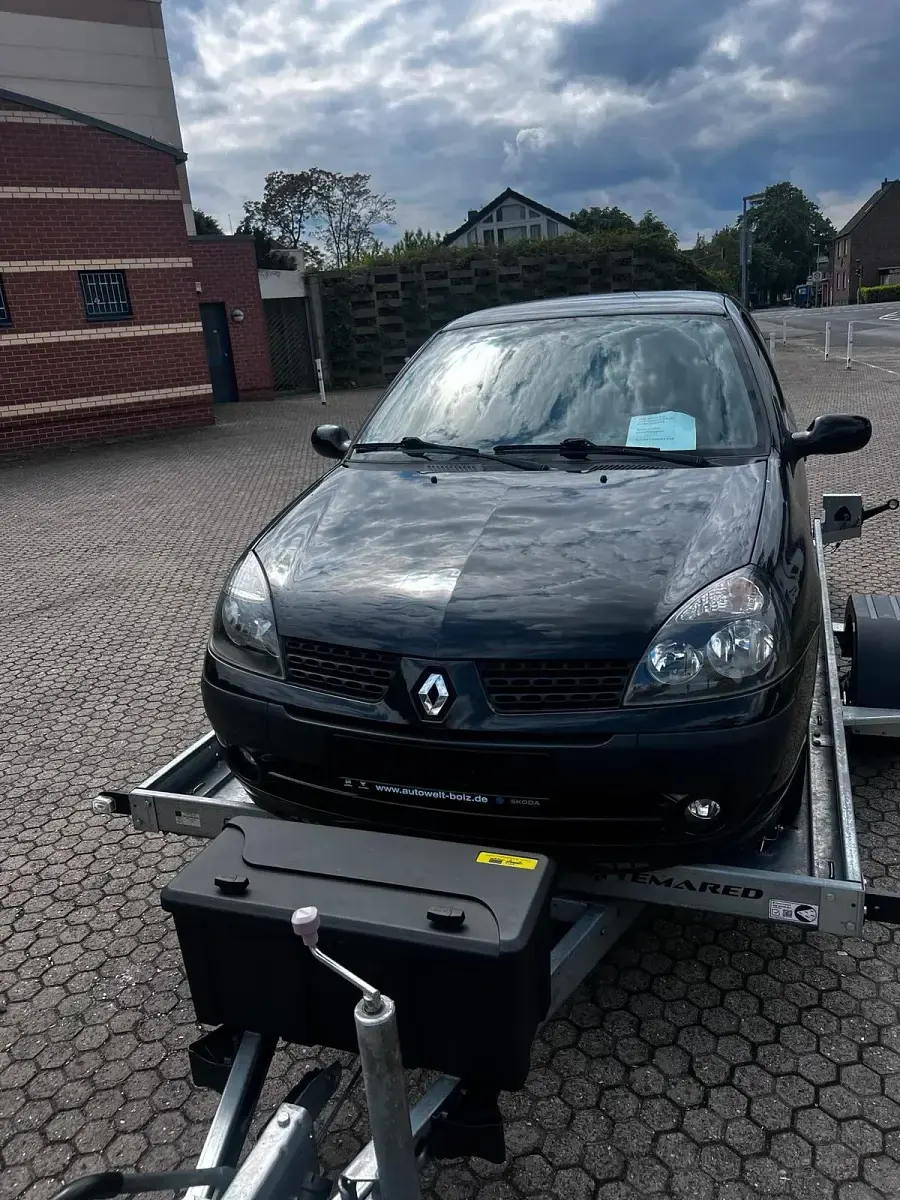Używany Renault Clio II Authentique 75 KM (55 kW) 2003 Czarny Hatchback