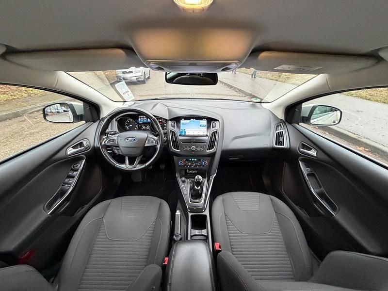 Gebraucht Ford Focus 125 PS (91 kW) 2018 Silber Limousine