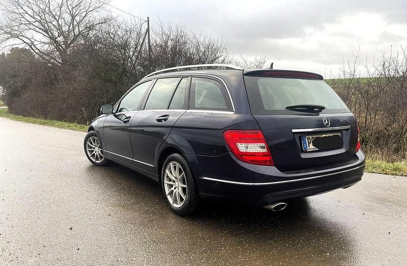 Gebraucht Mercedes C250 Elegance 204 PS (150 kW) 2013 Blau Kombi