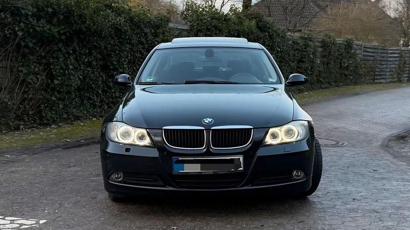 Gebraucht BMW 320 177 PS (130 kW) 2008 Schwarz Limousine