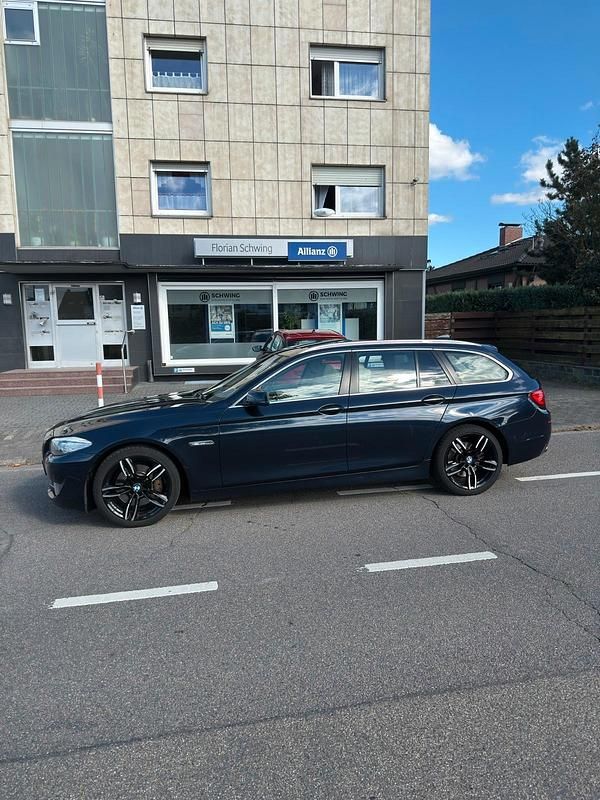 Blau Gebraucht 2010 BMW 530 Kombi | 5.500 € (Guter Preis) - Bild 1/4