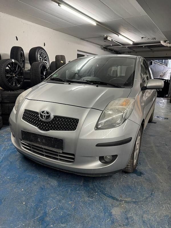 Silber Gebraucht 2006 Toyota Yaris Sol Kleinwagen | 4.100 € - Bild 1/4
