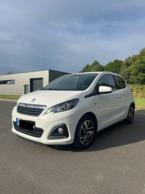 Weiß Gebraucht 2021 Peugeot 108 Kleinwagen | 7.499 € (Superpreis) - Bild 1/4