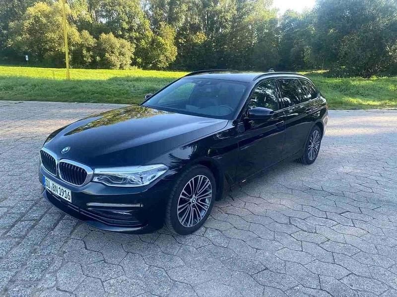 Schwarz Gebraucht 2018 BMW 520 Sport Line Kombi | 22.200 € (Guter Preis) - Bild 1/4