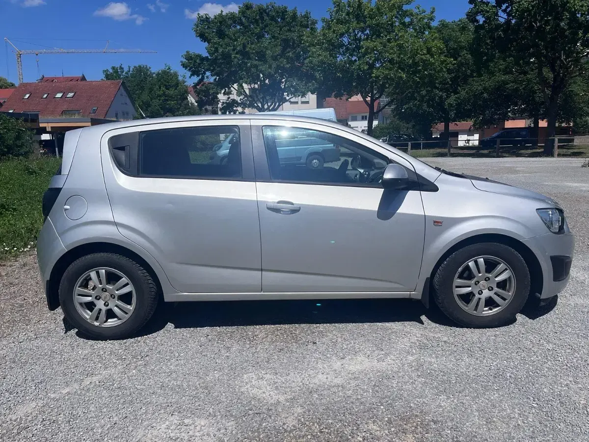 Gebraucht Chevrolet Aveo 101 PS (74 kW) 2011 Silber Kleinwagen