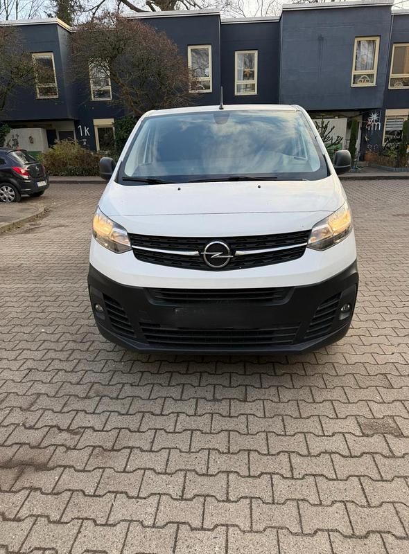 Weiß Gebraucht 2021 Opel Vivaro Van / Kleinbus | 15.900 € (Superpreis) - Bild 1/4