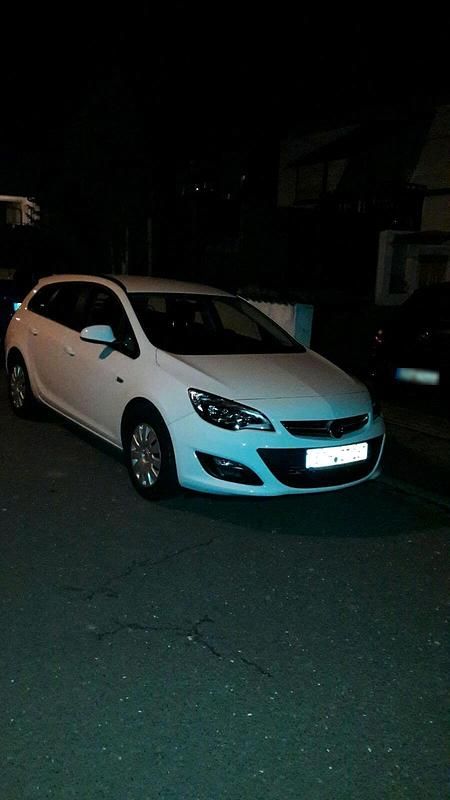 Gebraucht Opel Astra 101 PS (74 kW) 2013 Weiß Kombi