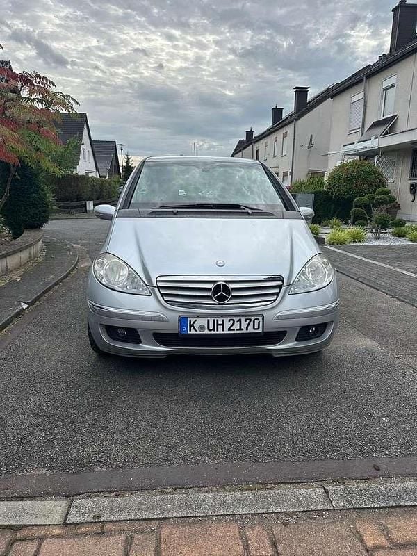Silber Gebraucht 2008 Mercedes A180 Elegance Limousine | 3.700 € (Guter Preis) - Bild 1/4