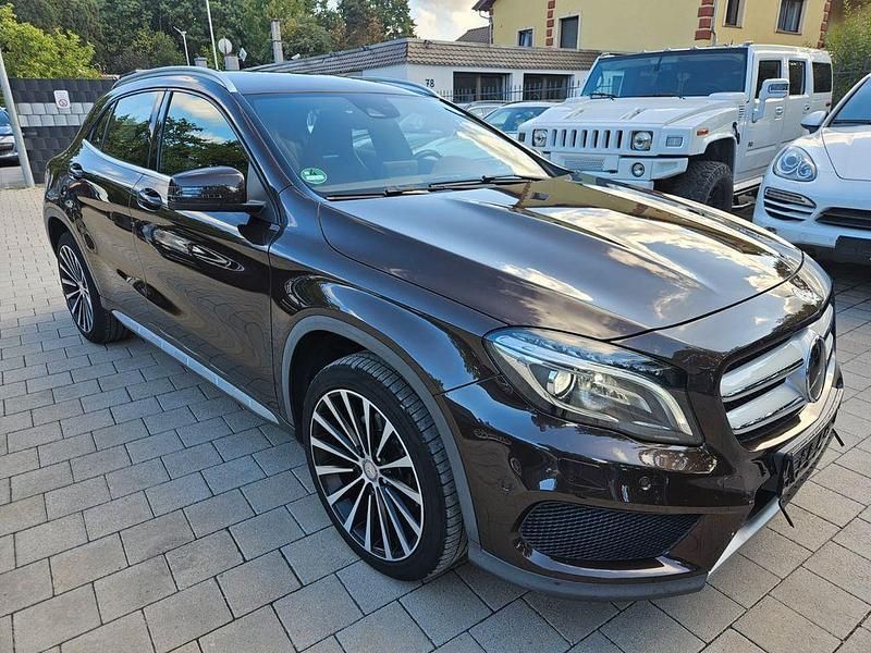 Gebraucht Mercedes GLA250 AMG 211 PS (155 kW) 2016 Orientbraun  metalliclack SUV