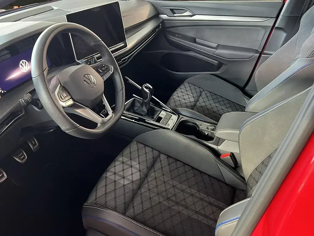 Gebraucht VW Golf VIII R-line 150 PS (110 kW) 2024 Rot Limousine