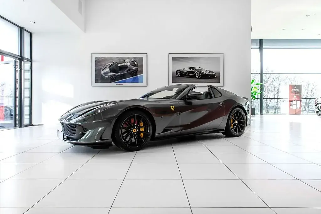Gebraucht Ferrari 812 795 PS (584 kW) 2023 Grau Cabrio