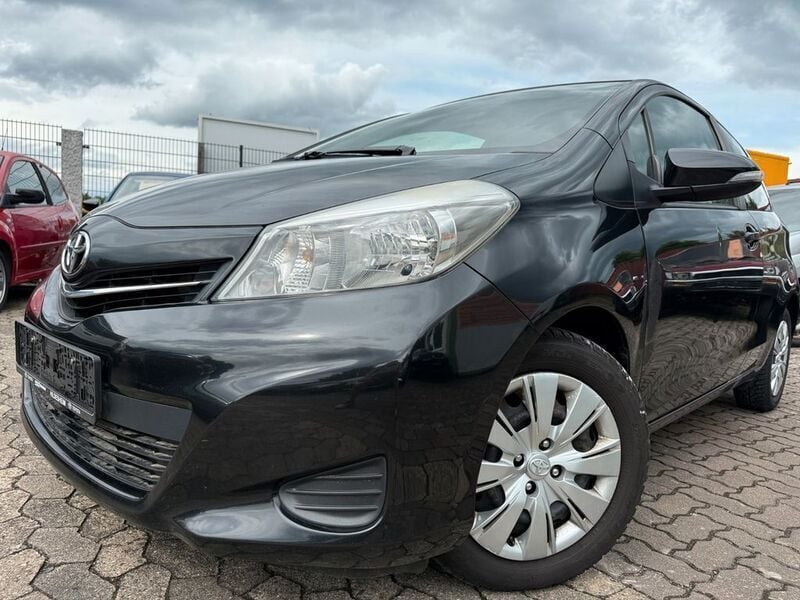 Schwarz Gebraucht 2013 Toyota Yaris Limousine | 3.990 € (Superpreis) - Bild 1/4