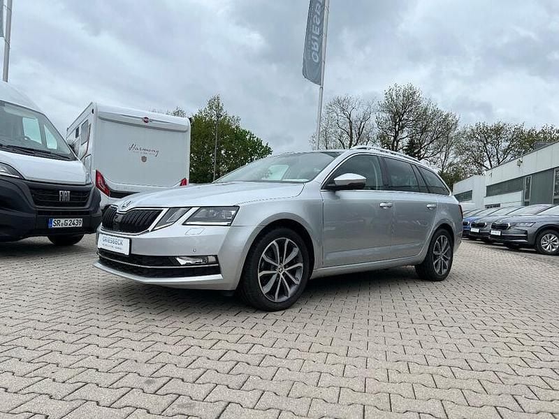 Silber Gebraucht 2020 Skoda Octavia Premium Edition Kombi | 19.990 € (Guter Preis) - Bild 1/4