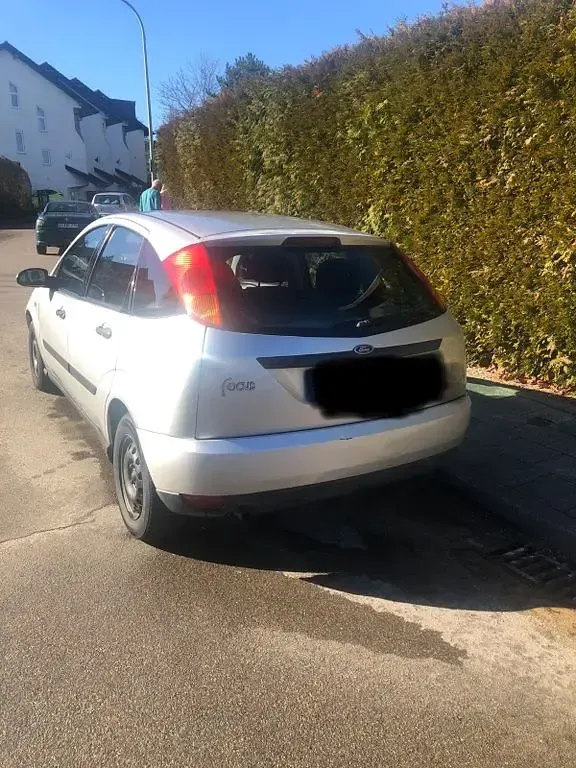 Gebraucht Ford Focus Ambiente 75 PS (55 kW) 2000 Schwarz Limousine