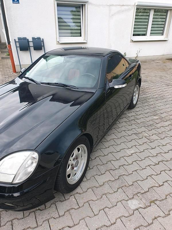 Schwarz Gebraucht 2001 Mercedes SLK200 Cabrio | 5.800 € (Fairer Preis) - Bild 1/4