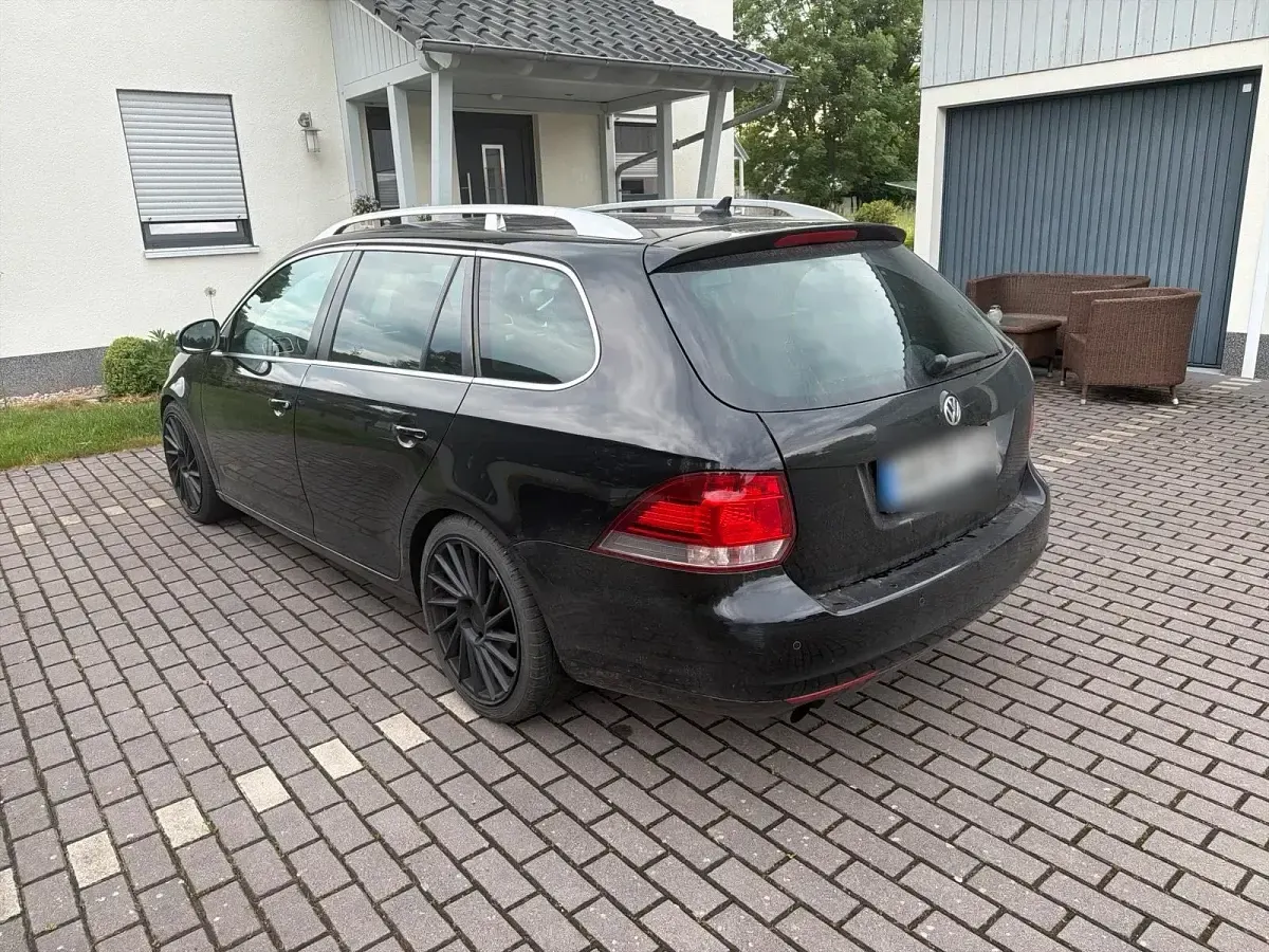 Gebraucht VW Golf VI Highline 105 PS (77 kW) 2010 Schwarz Kleinwagen