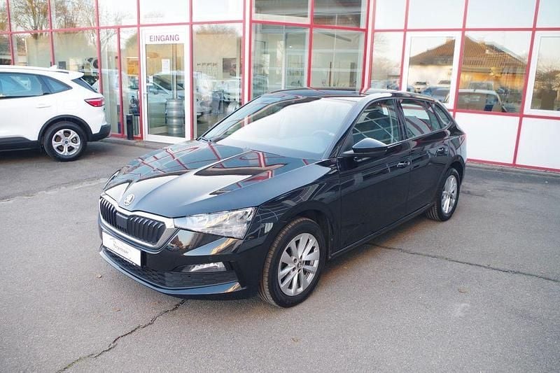Schwarz Gebraucht 2023 Skoda Scala Ambition Kleinwagen | 18.990 € (Guter Preis) - Bild 1/4