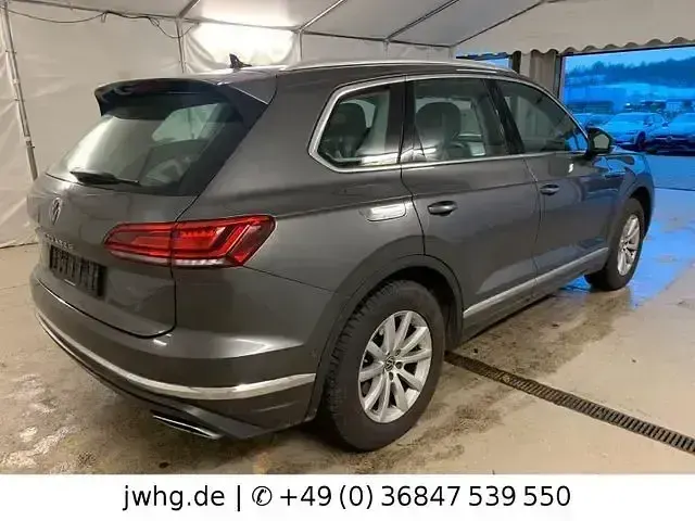 Gebraucht VW Touareg Elegance 231 PS (169 kW) 2022 Quarzitgrau (metallic) SUV