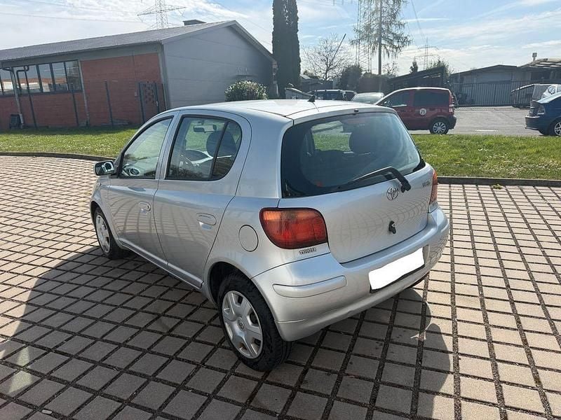 Gebraucht Toyota Yaris Sol 87 PS (63 kW) 2004 Silber Limousine