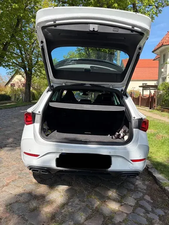 Używany Cupra Leon 150 KM (110 kW) 2023 Biały Sedan/Limuzyna