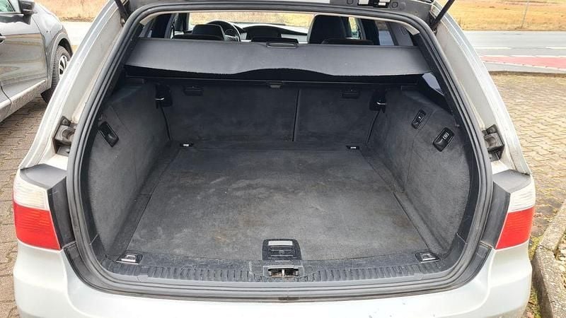 Gebraucht BMW 523 177 PS (130 kW) 2006 Silber Kombi