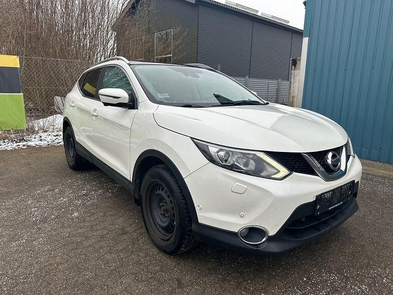 Gebraucht Nissan Qashqai Tekna 116 PS (85 kW) 2015 Weiß SUV