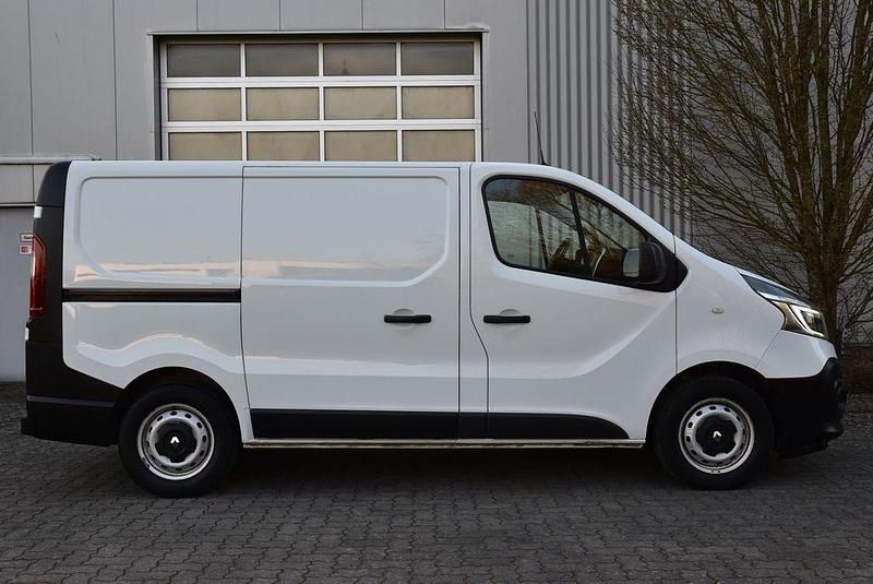 Gebraucht Renault Trafic Komfort 145 PS (106 kW) 2020 Weiß Van / Kleinbus