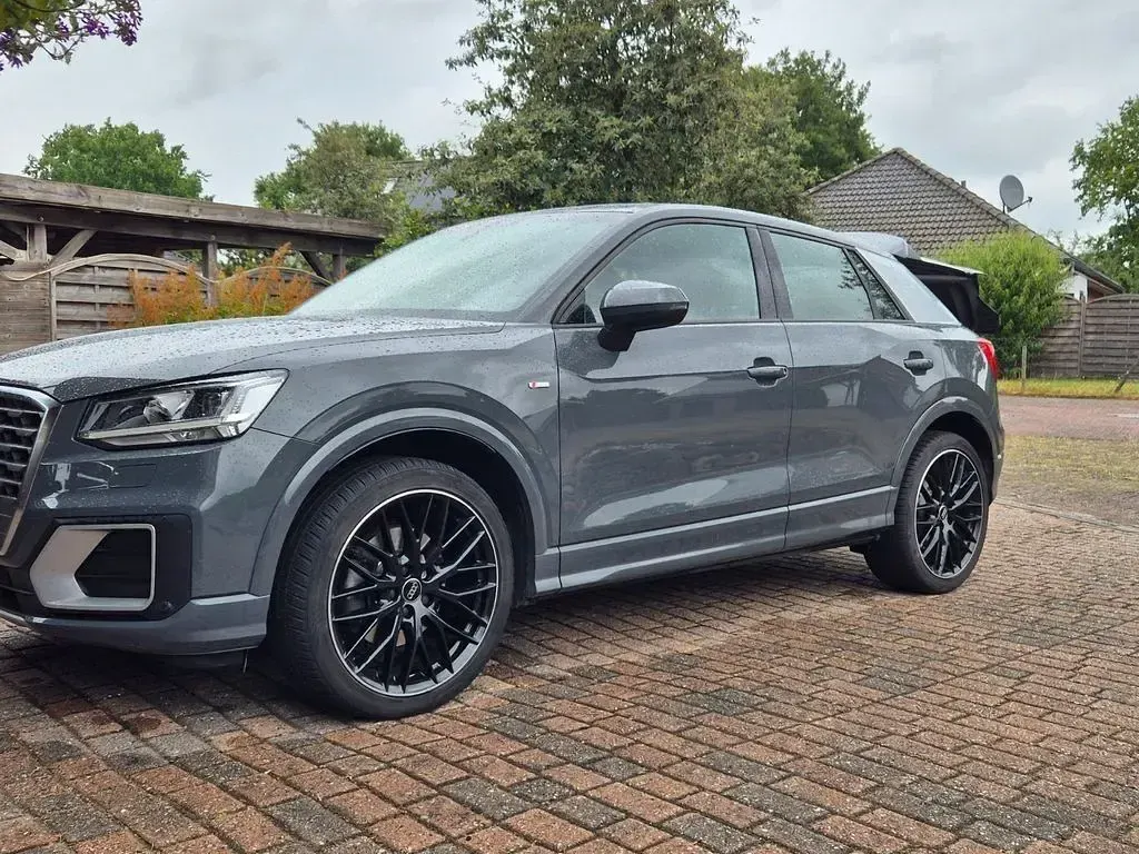 Gebraucht Audi Q2 Sport 190 PS (139 kW) 2018 Grau SUV