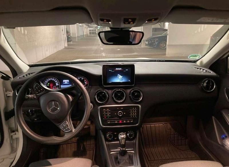 Gebraucht Mercedes GLA180 122 PS (89 kW) 2019 Weiß SUV