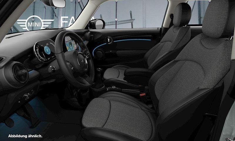 Gebraucht Mini Cooper Hatch 136 PS (100 kW) 2021 Weiß Kleinwagen