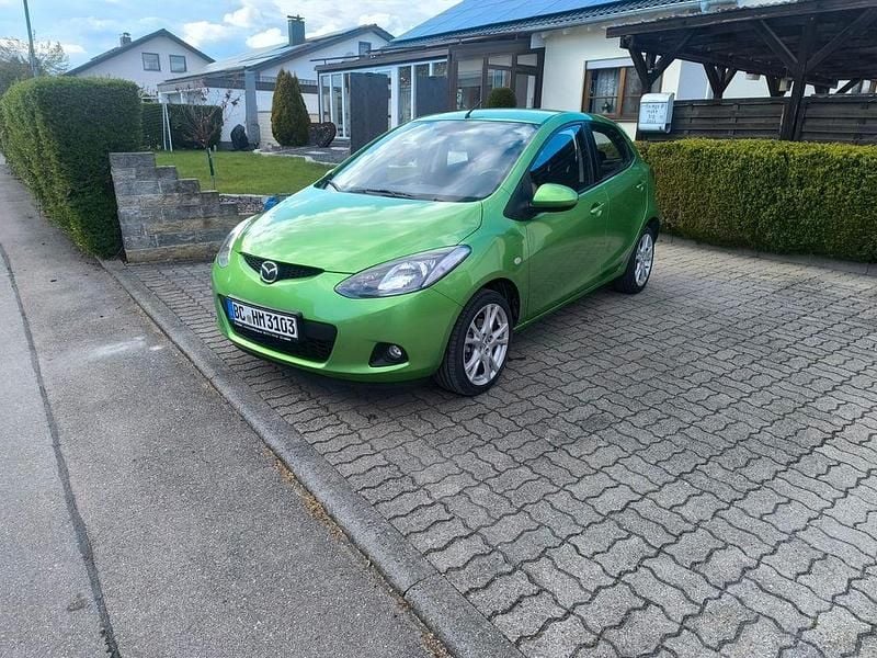 Second-hand Mazda 2 86 CP (63 kW) 2009 Verde Hatchback