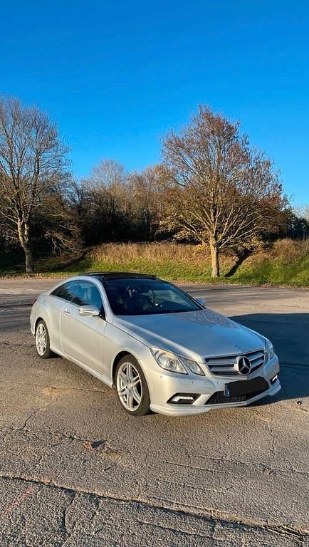 Gebraucht Mercedes E350 AMG line 231 PS (169 kW) 2009 Silber Coupé