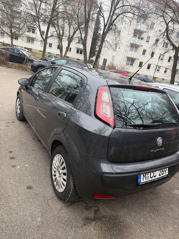 Grau Gebraucht 2010 Fiat Grande Punto Kleinwagen | 3.300 € (Fairer Preis) - Bild 1/4