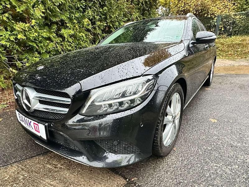 Schwarz/baltic black Gebraucht 2019 Mercedes C220 Kombi | 21.000 € (Guter Preis) - Bild 1/4