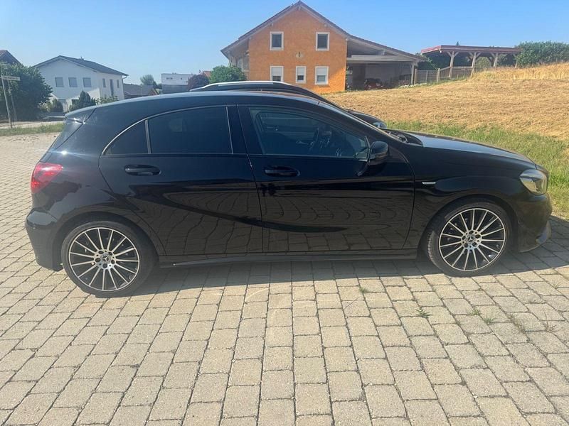 Gebraucht Mercedes A220 185 PS (136 kW) 2017 Schwarz Kleinwagen